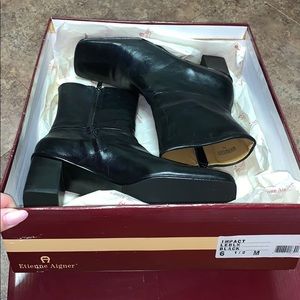 VINTAGE BRAND NEW ETIENNE AIGNER LEATHER BOOTS 👢
